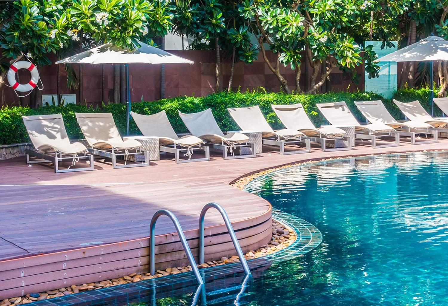 What's Trending in Residential Luxury Swimming Pool Design
